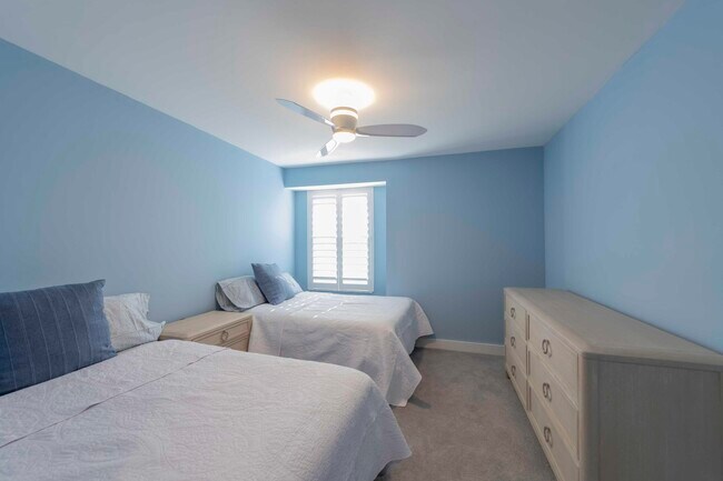 Building Photo - 4501 Fairway Dr N