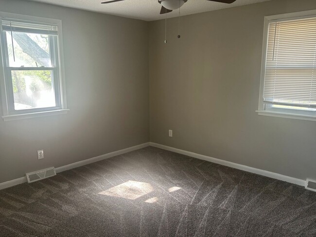 Building Photo - AVAILABLE NOW! Beautiful 3 Bedroom Home in...