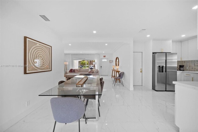 Building Photo - 1625 Hollywood Blvd