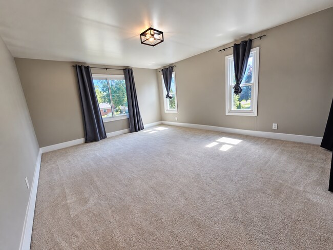 Building Photo - 3-Bedroom Shelby Twp Home on Spacious Lot with Large 2 Car Garage. Laminate Flooring on Main Floo...
