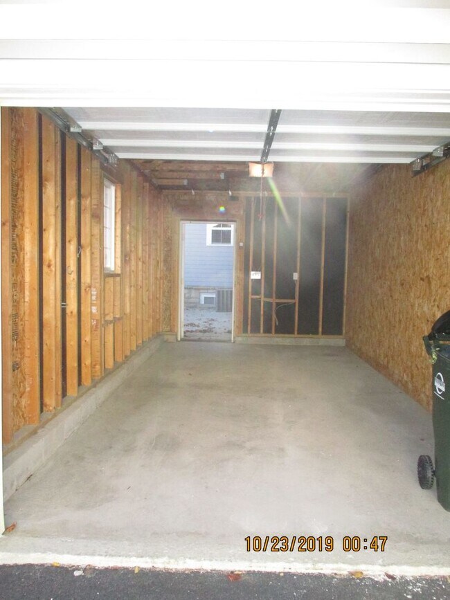 Building Photo - Traditions at Powell