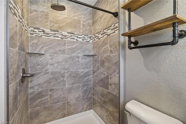 Building Photo - 3016 Aaron Dr