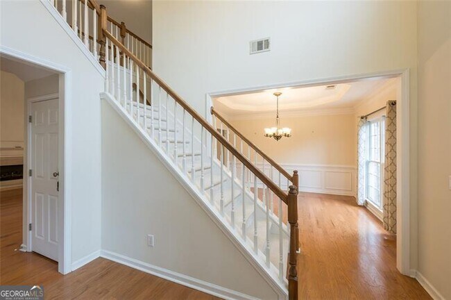 Building Photo - 2404 Gablewood Dr NE