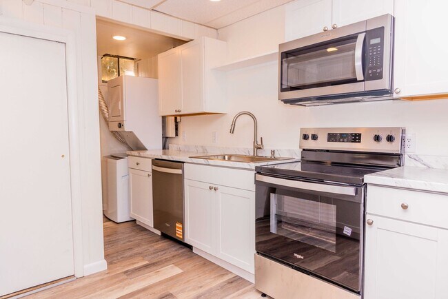 Building Photo - 700 Grove Ave