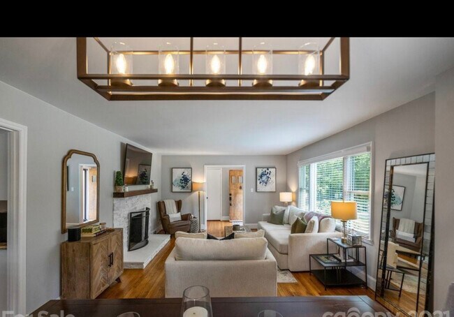 Building Photo - 4326 Castleton Rd