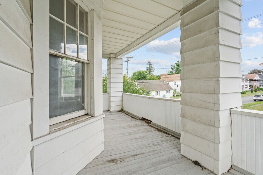Building Photo - 22 N Lake Ave