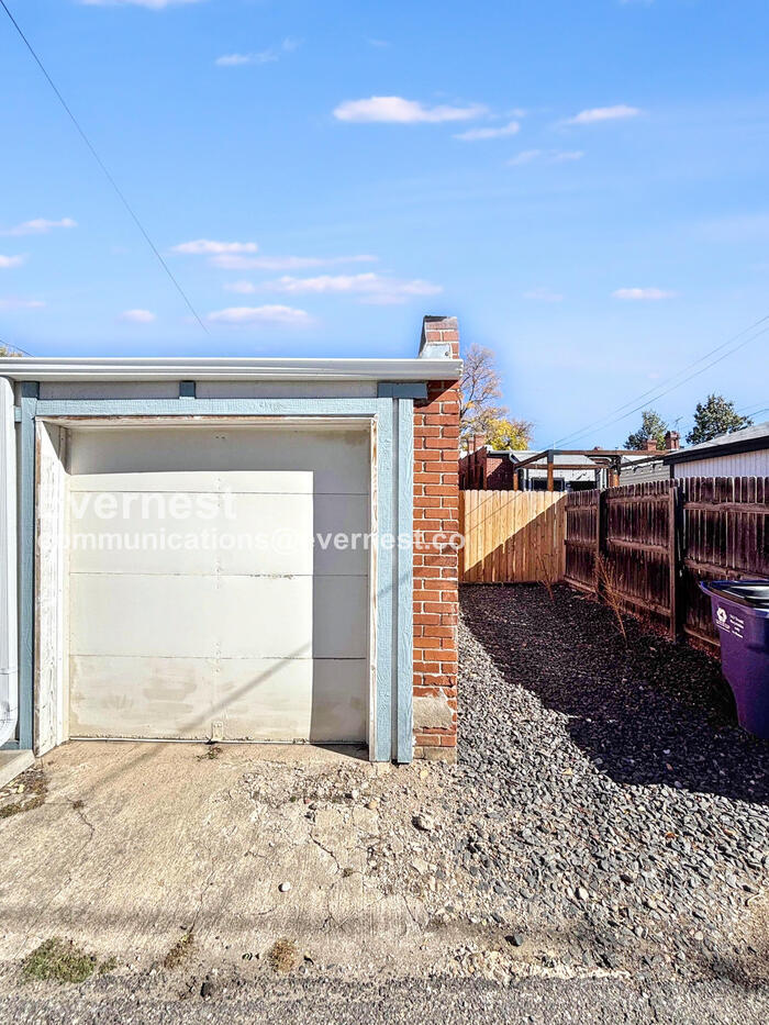 Building Photo - 453 S Clarkson St