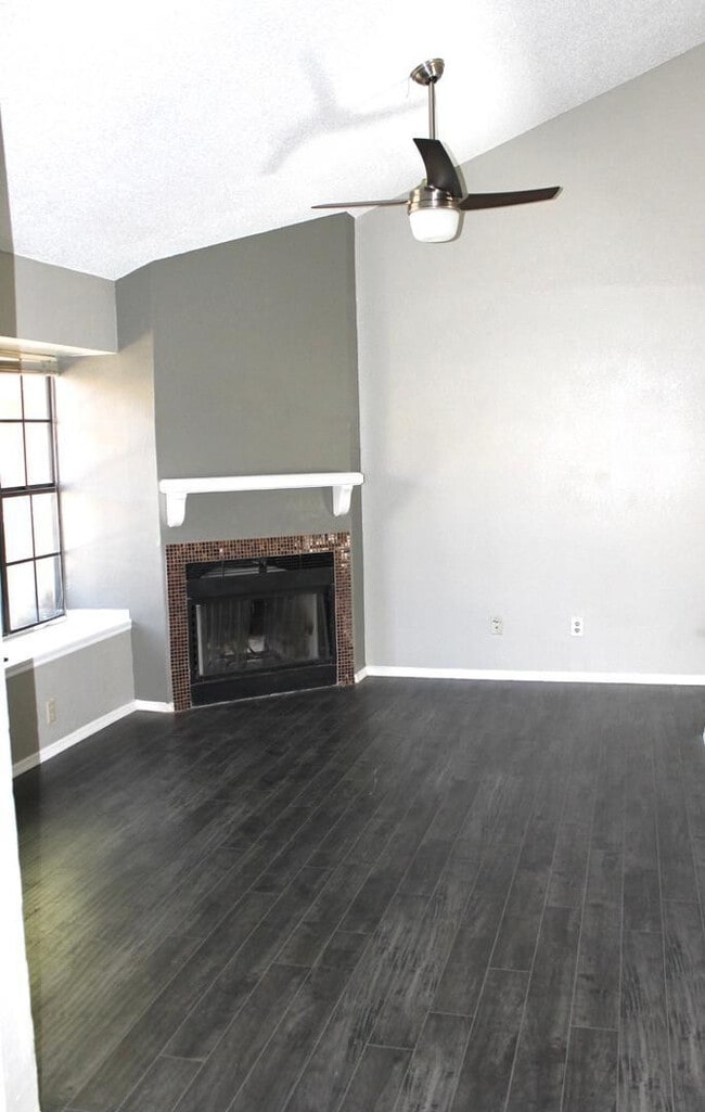 Building Photo - 4901 E Kelton Ln