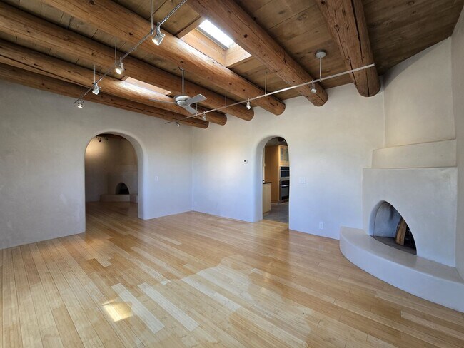 Building Photo - 624 Alto St