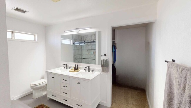 Building Photo - 3 Bedrooms, 2 Bath House