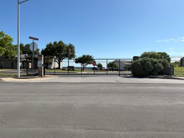 Building Photo - 2027 Balmoral Dr