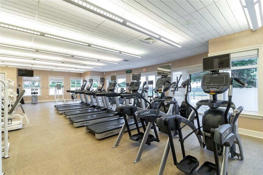 Building Photo - 19900 E Country Club Dr