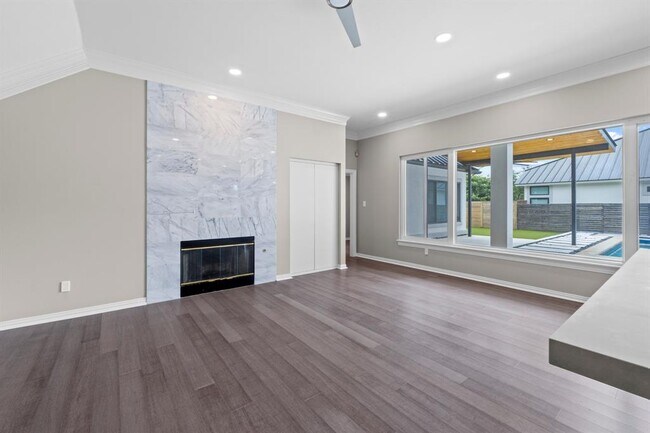 Building Photo - 9309 Bluegrass Dr