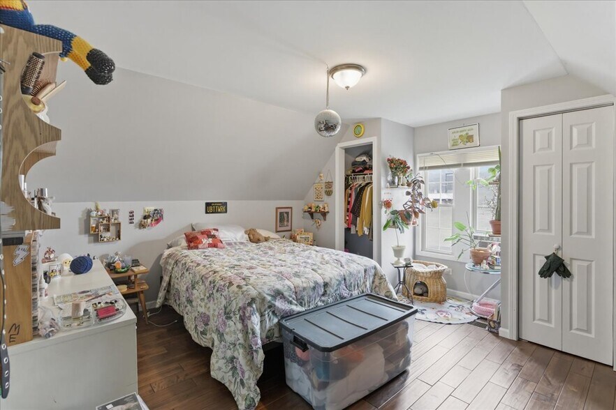 Building Photo - 3727 N Ashland Ave