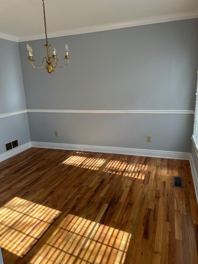 Building Photo - 929 Woodglen Ct