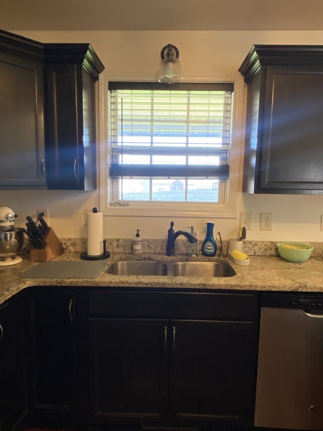 Building Photo - 1053 Castlerock Dr