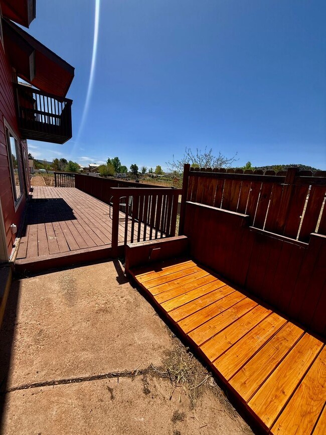 Building Photo - 4-BR Home with Horse Privileges in Apple Valley