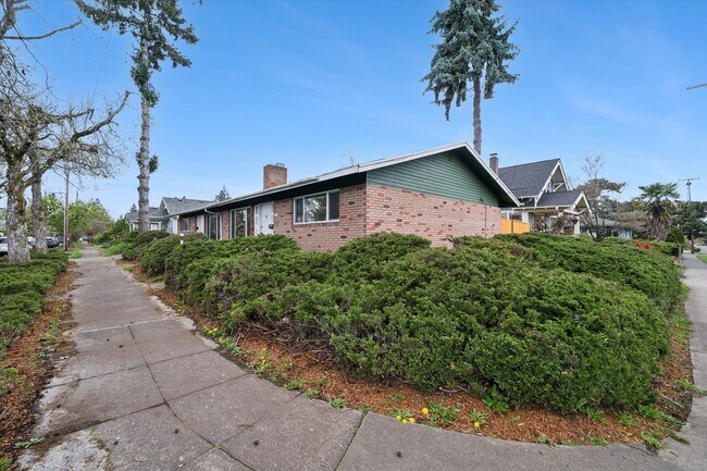 Building Photo - 5143-5145 SE Knight