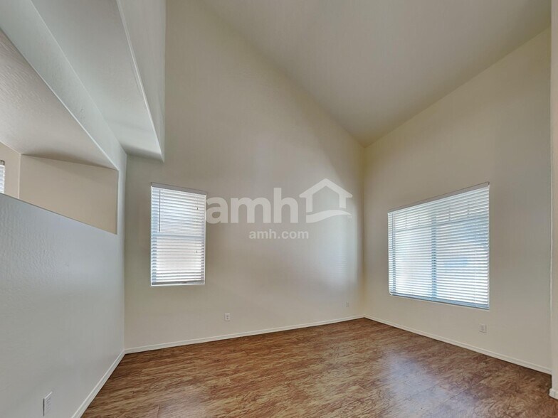 Building Photo - 15139 N 173rd Ln