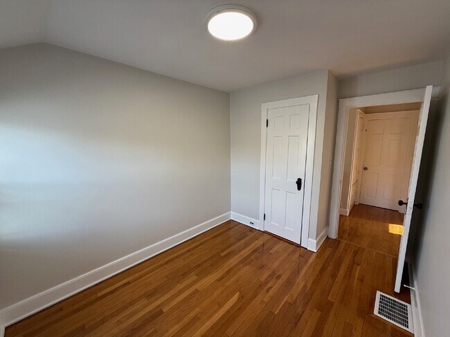 Building Photo - Newly Renovated 3 BED 1.5 BATH in prime area of Quincy