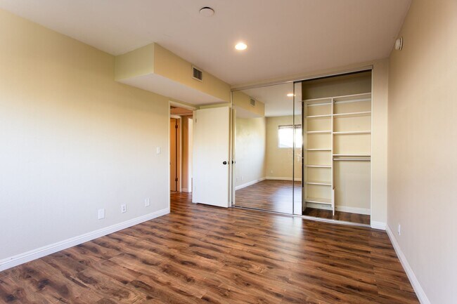 Building Photo - West Hollywood condo