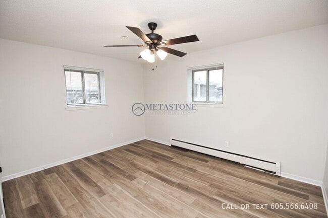 Building Photo - 308 S Lewis Ave