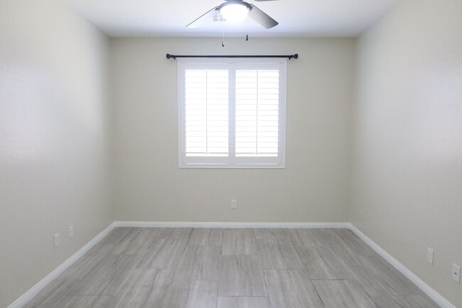 Building Photo - Single Story Home on Golf Course with Views!