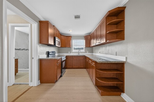 Building Photo - 5714 Southwind St