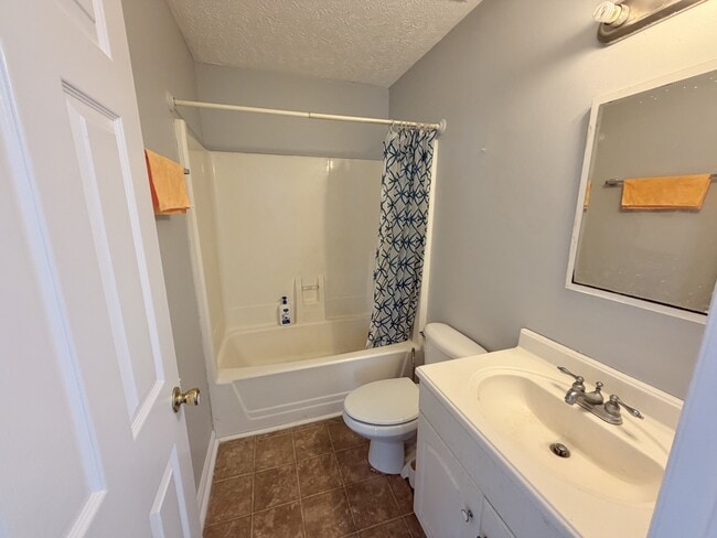 Building Photo - 1124 Bluewillow Ct