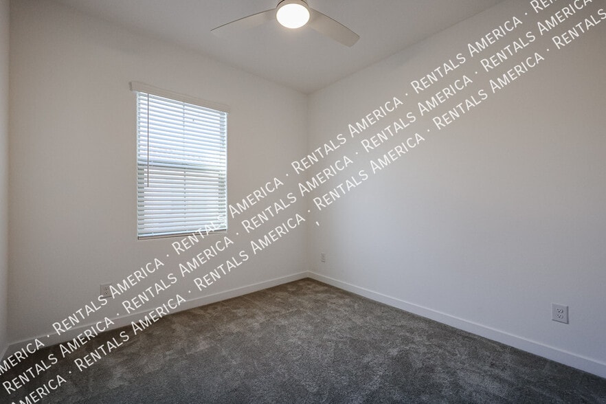 Building Photo - 4077 S Sabrina Dr
