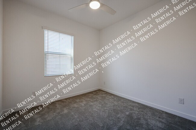 Building Photo - 4077 S Sabrina Dr
