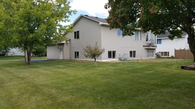 Building Photo - 1157 Atwood St S