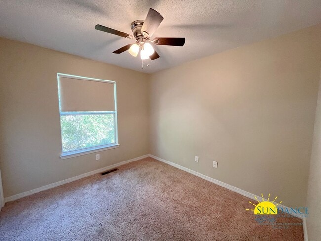 Building Photo - Stunning 3 Bedroom Home in desirable Crosswinds Landing of Fort Walton!