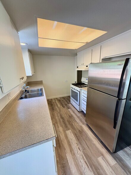 Building Photo - 2160 Via Robles