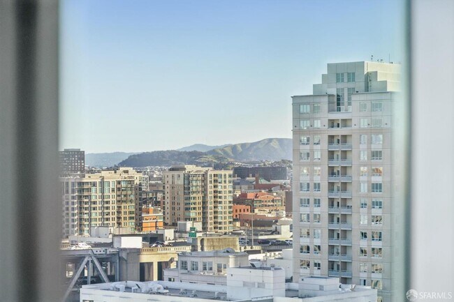 Building Photo - 338 Spear St