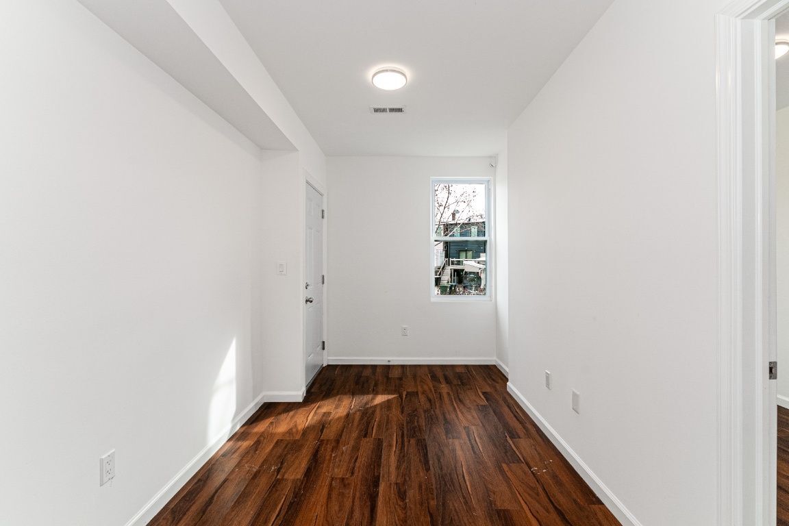 Building Photo - 1838 C St SE