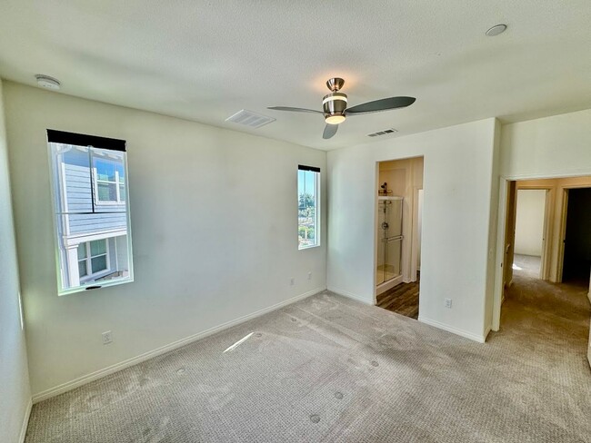 Building Photo - Spacious 3-Bed, 2-Bath 3-Story Townhome in...