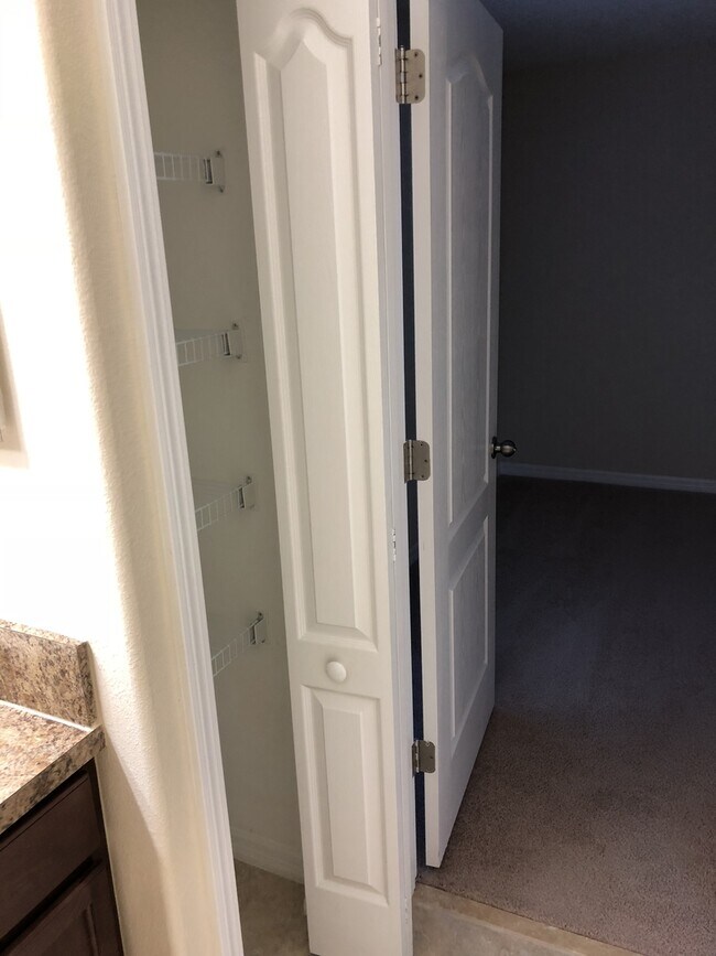 Building Photo - Beautiful Renovated 3/2.5 Located In Independence