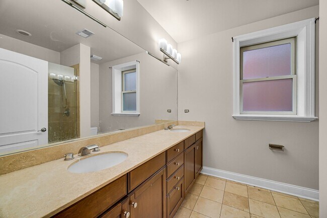 Building Photo - 2811 N Bell Ave