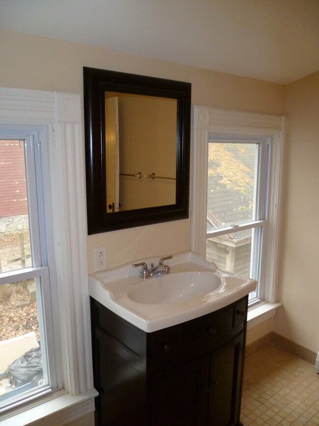 Building Photo - 129 Grandview St