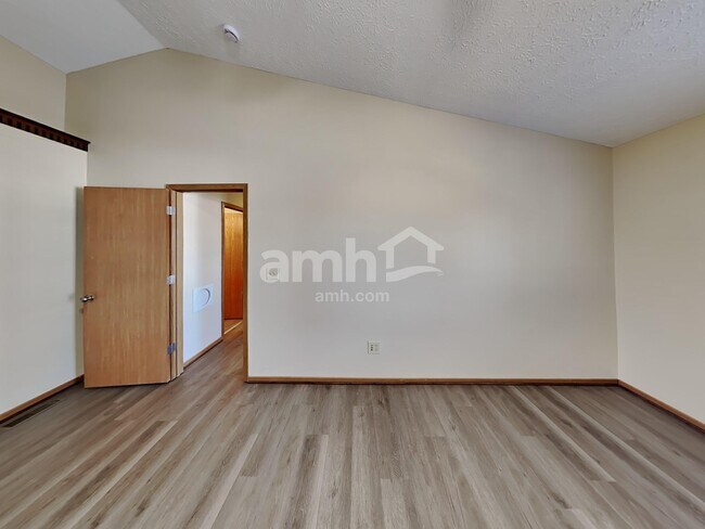 Building Photo - 5486 Avonhurst Ct