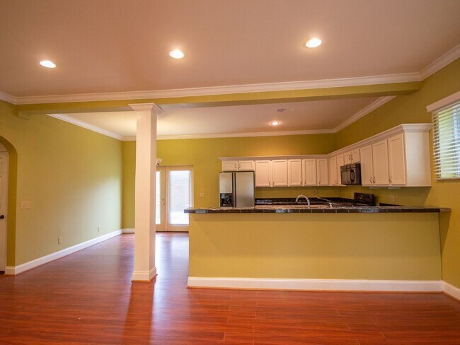 Building Photo - Nice Home with Country Setting!