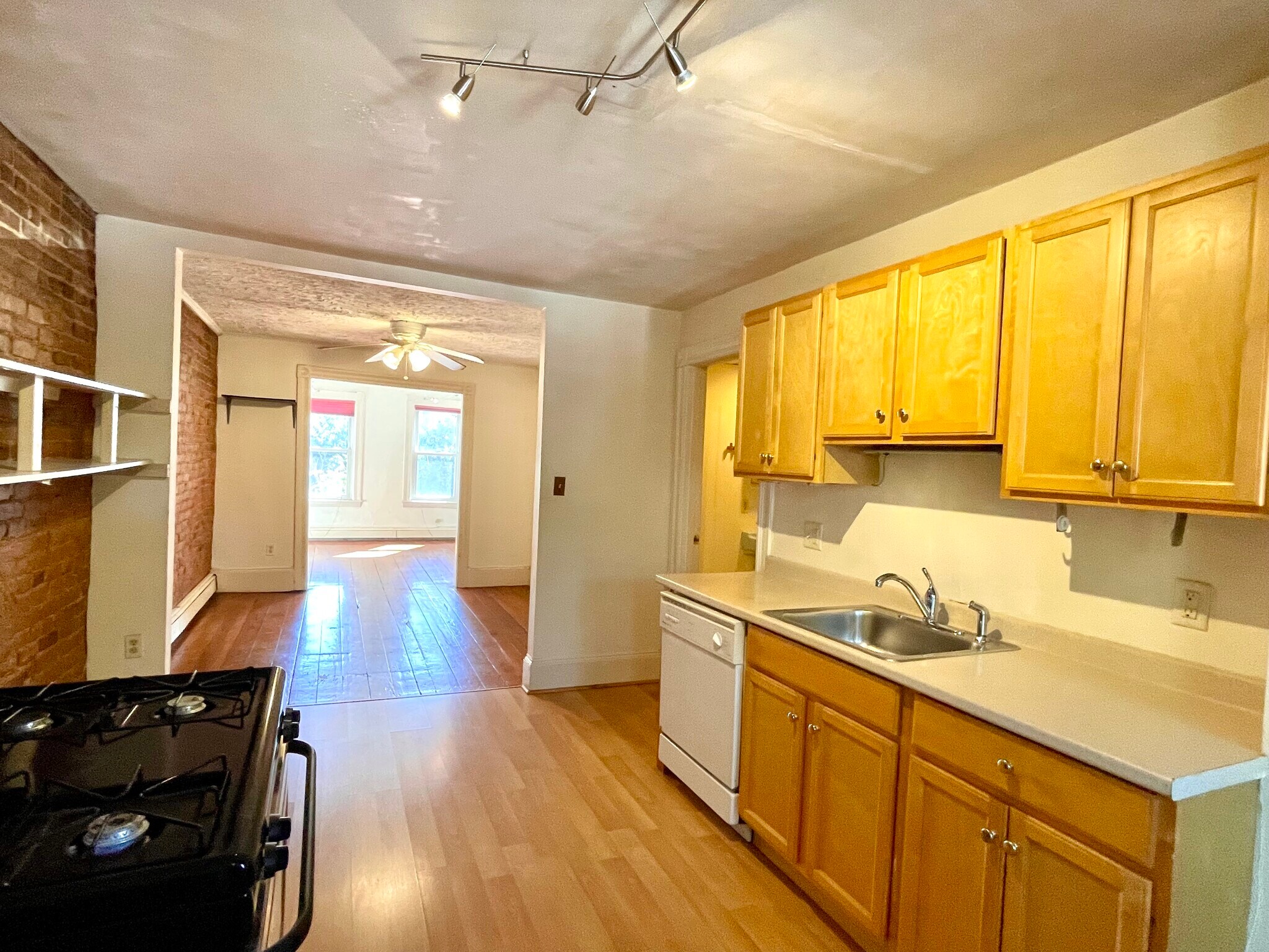 Building Photo - 14 Mead St