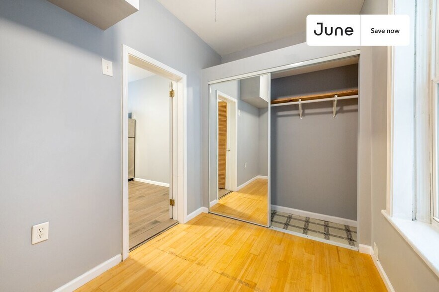 Building Photo - 2611 W Armitage Ave