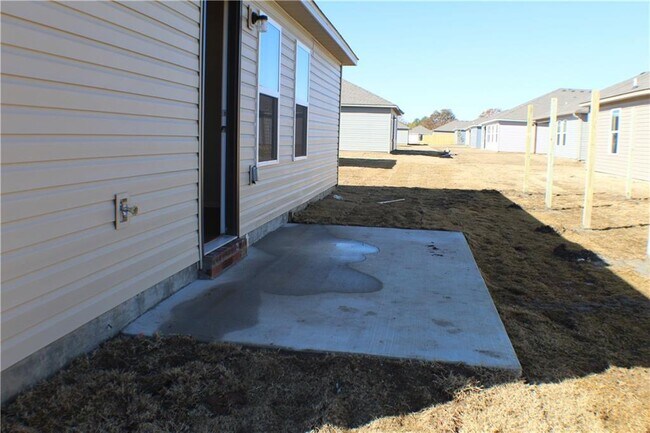 Building Photo - 1078 E Sparrow Cir