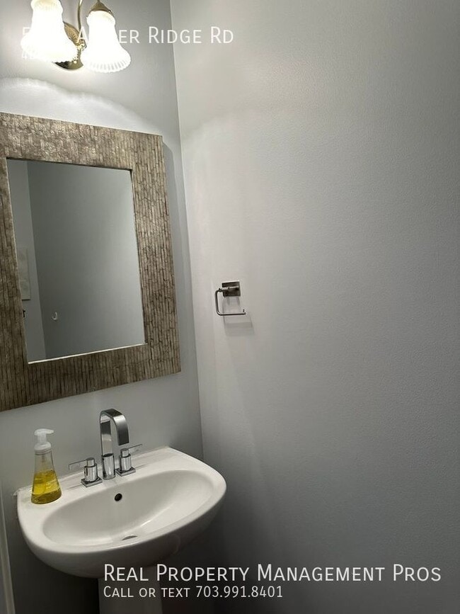 Building Photo - 5924 Amber Ridge Rd