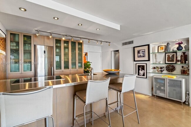 Building Photo - 5 Island Ave