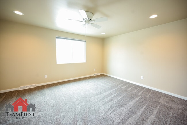 Building Photo - 2022 Terry Ln