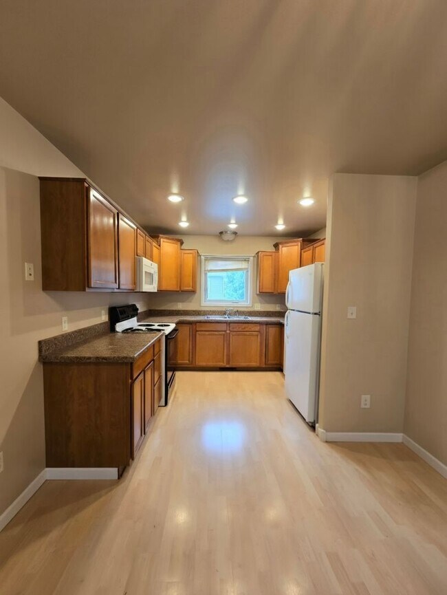 Building Photo - 1317 Mirror Lake Ln