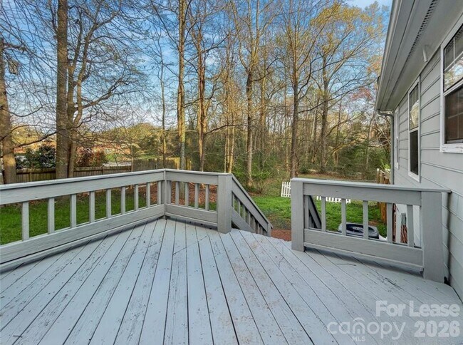 Building Photo - 5933 Ruth Dr